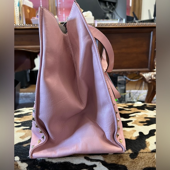 Valentino Garavani Rockstud Large Calfskin Tote - Picture 9 of 16